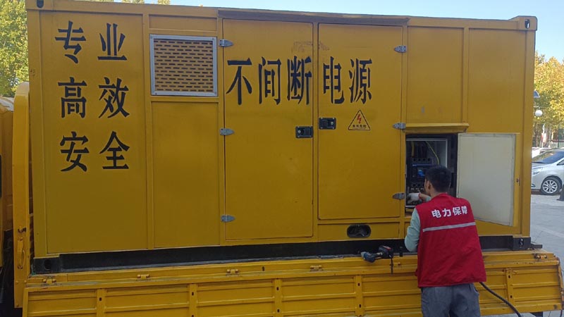南开柴油发电机组和UPS电源配合使用时，如何避免切换过程中的电力中断？